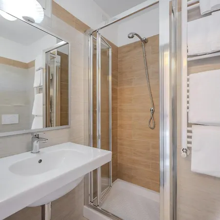Hotel Hotiday Collection -