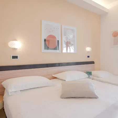 Hotel Hotiday Collection -